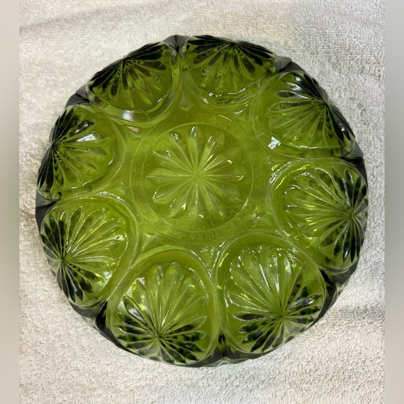 Vintage Anchor Hocking Medallion Star & Cameo Green Glass 8" Serving Bowl - Picture 3 of 5